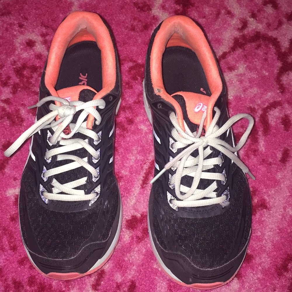 Size 9.5 tennis shoes